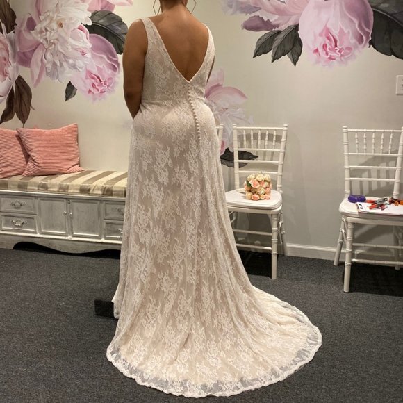 PLUS SIZE WTOO WEDDING GOWN! - Picture 4 of 6